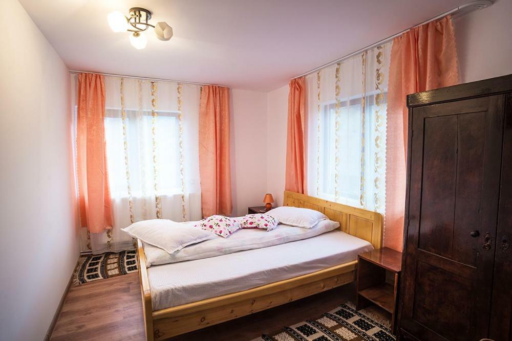Casa Ionescu Hotell Sadova  Eksteriør bilde